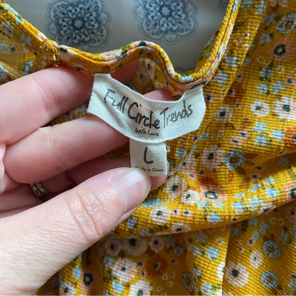 Full Circle Trends size large yellow floral top - Picture 6 of 8